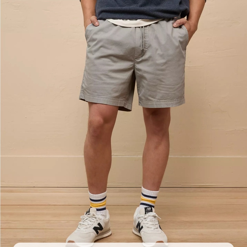 Men's Gray AE 7" Flex Lived-In Trekker Short